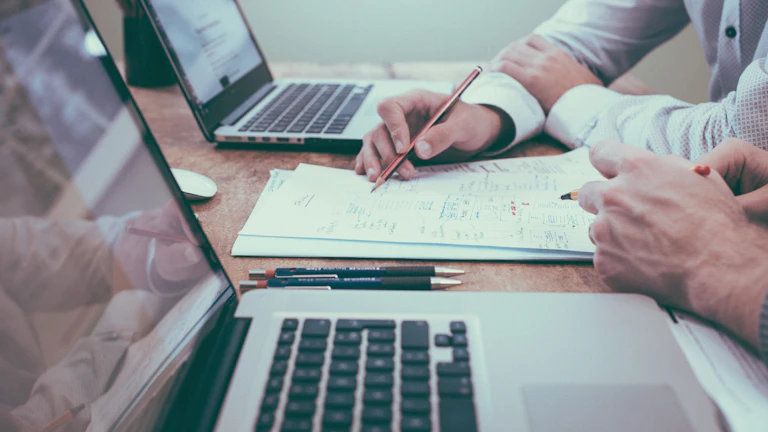 화면 속 AI 트레이딩 봇