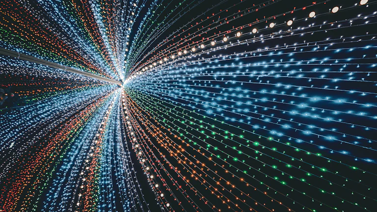 블록체인 상에서 거래 데이터를 분석하는 모습