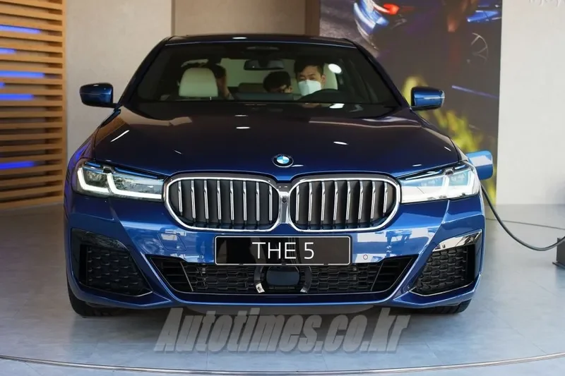 BMW 5시리즈 실내 디스플레이
