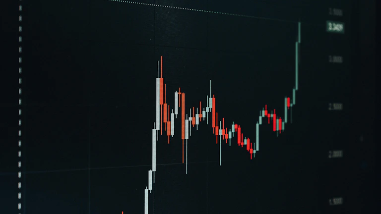 실시간 암호화폐 시장 데이터와 트레이딩 화면