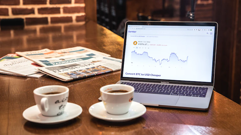 다양한 암호화폐 차트가 복잡하게 얽혀 있는 모습