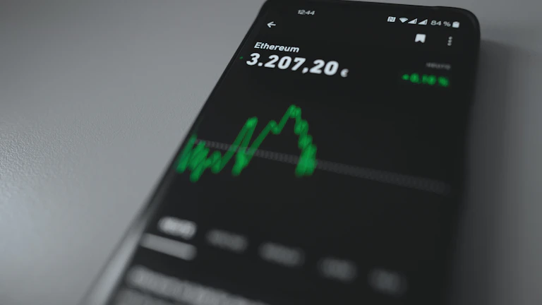 토탈3(TOTAL3) 차트, 비트코인 이더리움 제외 알트 시총 완벽 분석 및 투자 전략 9 복잡한 암호화폐 차트와 데이터 분석 화면