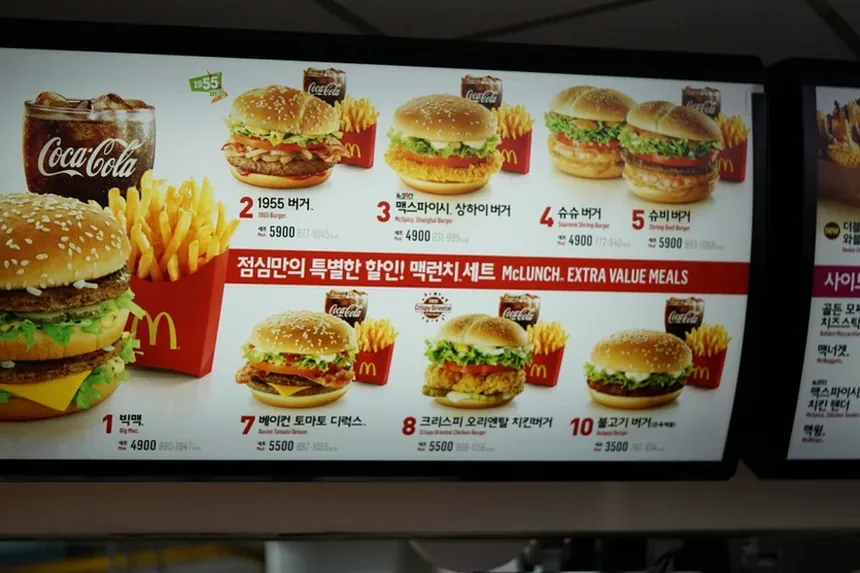 2026 맥도날드 메뉴 추천과 맥런치 시간 총정리 3 맥도날드 매장 메뉴판과 세트 메뉴 안내