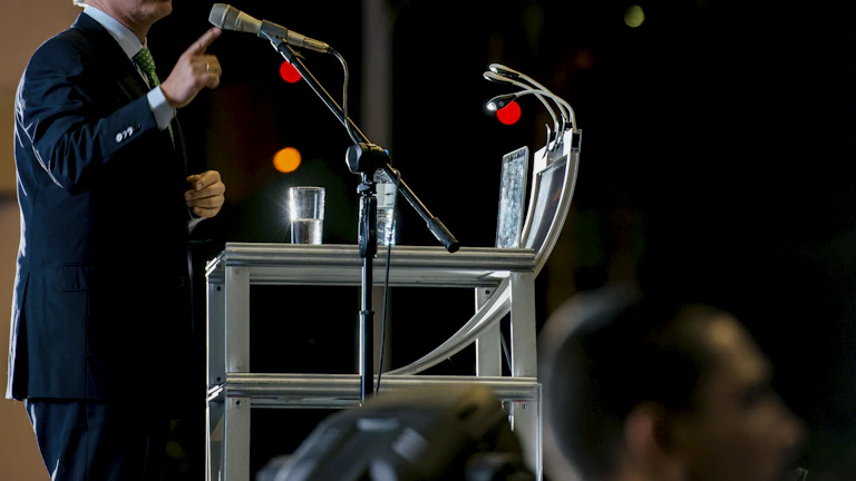 제롬 파월 기자회견, 시장을 뒤흔드는 금리 결정의 모든 것 해석 9 제롬 파월 연준 의장이 기자회견에서 발언하는 모습