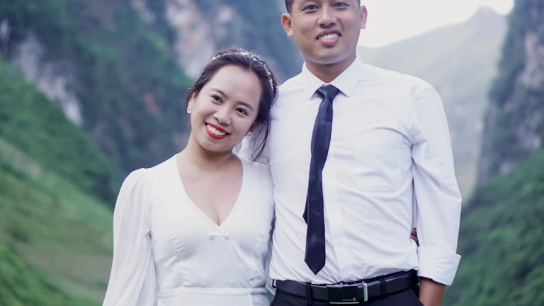 재무 상담사와 상담하는 부부