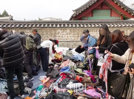 동묘 구제시장 가는 법과 득템 팁 총정리 (2026) 4 빈티지 의류 가격표와 구제 옷 진열