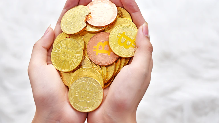 금화와 디지털 블록체인 네트워크 이미지