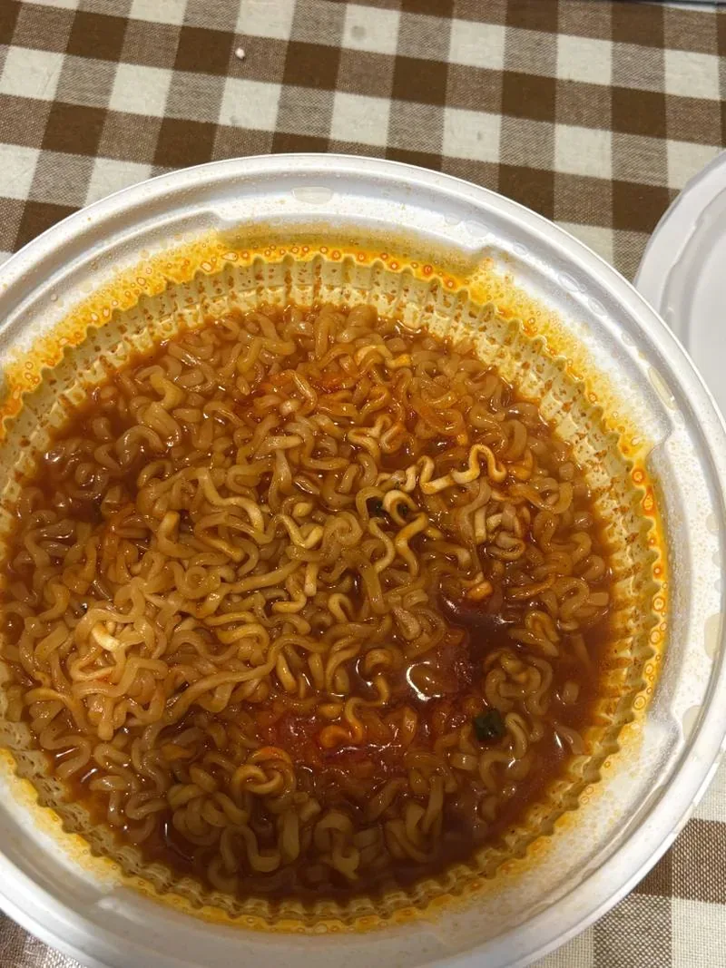 왕뚜껑 라볶이 조리법과 토핑 꿀조합 총정리 5 라볶이 토핑으로 올린 치즈, 계란, 어묵, 떡