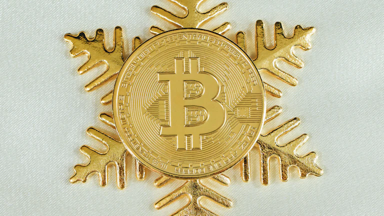 비트코인 김치 프리미엄 차익 거래, 숨겨진 수익 기회 포착 노하우 9 한국 여성이 비트코인 차트를 보며 투자 결정을 내리는 모습