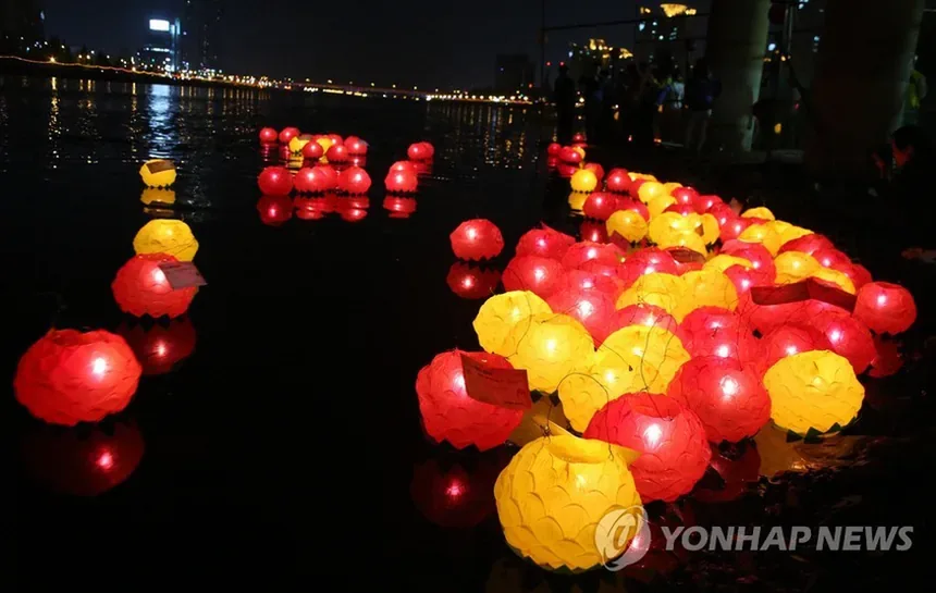 연등행렬 관람객과 축제 현장