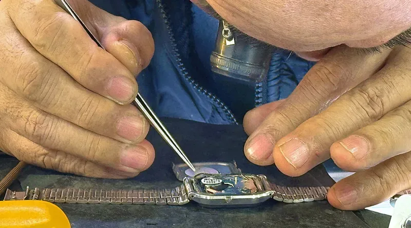 한정판 시계 출시 매장 대기줄