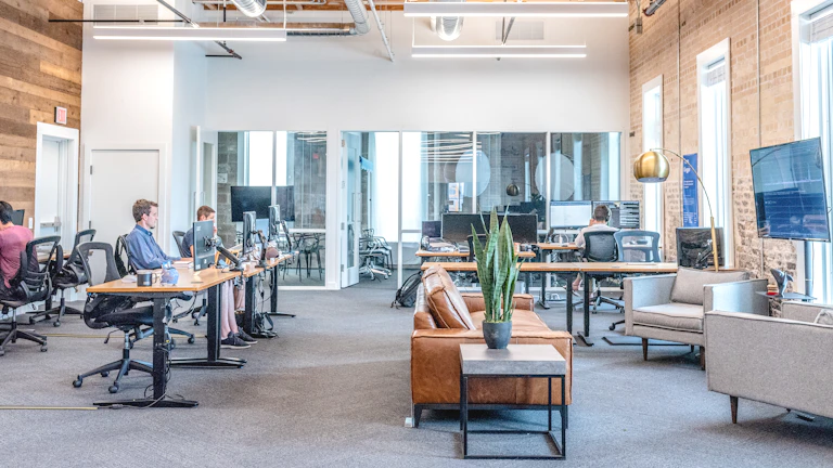 비트코인 고점과 저점 정확히 포착하는 실전 전략 11 Score 차트를 보면 상단에 붉은색 영역과 하단에 녹색 영역이 표시되어 있는 것을 볼 수 있습니다. 이 영역들은 각각 시장의 위험 구간과 기회 구간을 상징합니다. 2026년의 변동성 속에서도 이 기준선은 여전히 강력한 신뢰도를 자랑하고 있습니다. 구체적인 수치에 따른 대응 전략은 다음과 같습니다.