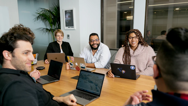 과열 구간 (빨간색 영역: Z-Score 7 이상)