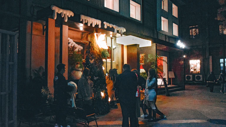 환호하는 사람들