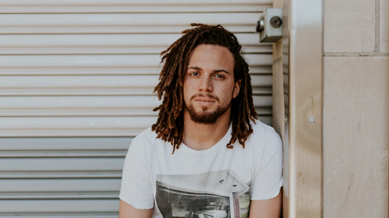 투자에 대해 논의하는 사람들