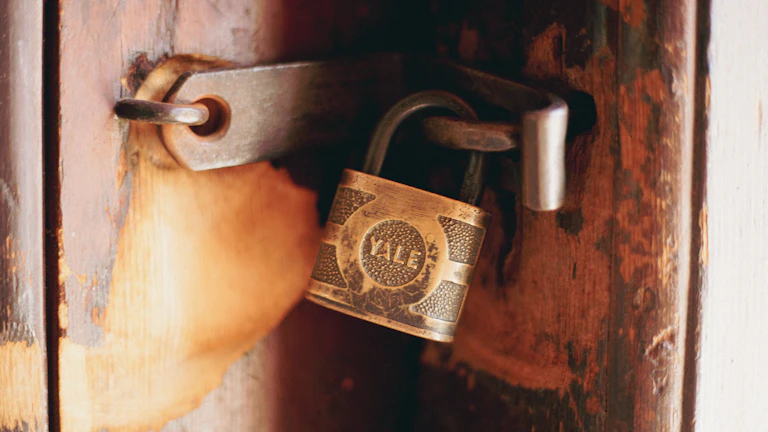 구글 OTP 백업 코드, 관리 소홀로 계정 잠김 해결하는 완벽 가이드 11 물리적인 보안 키