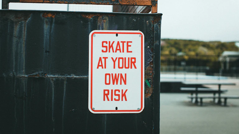 청산맵 분석법으로 고래 매수 타이밍 포착 및 강제 청산 방지하기 10 트레이딩에서 위험 관리하는 모습