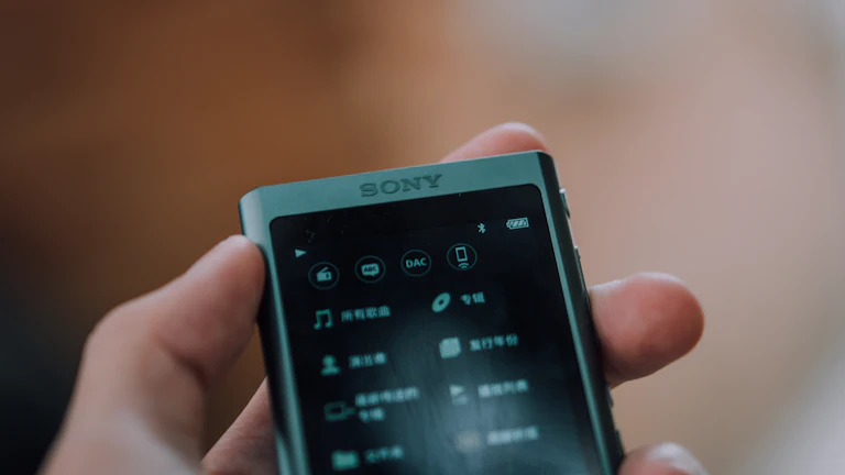 텔레그램 봇 만들기, 파이썬으로 가격 알림 받기 완벽 가이드 10 텔레그램 앱이 보이는 스마트폰