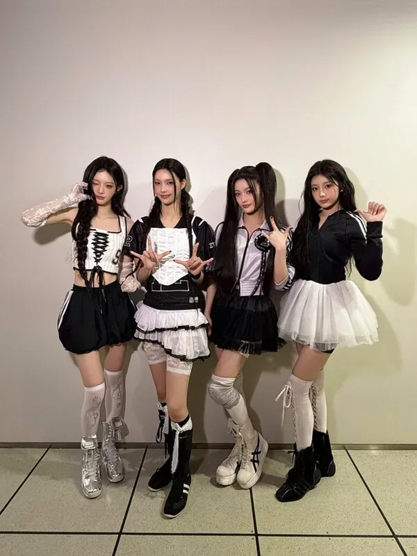 아일릿 잇츠미 가사해석 최애 문화와 직진 메시지 읽기 5 후즈 유어 바이어스 가사와 안무 이미지