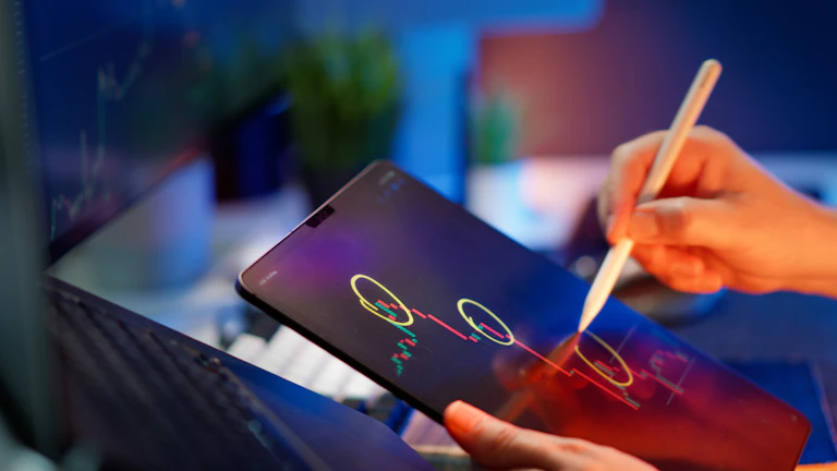 다양한 지표가 표시된 암호화폐 차트