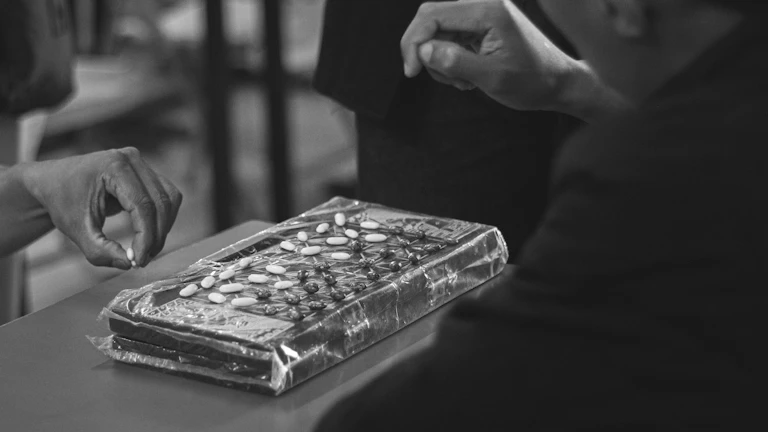 이더리움 로드맵, 비탈릭 부테린 블로그 번역으로 보는 블록체인의 미래와 투자 전략 총정리 11 코딩에 열중하고 있는 비탈릭 부테린의 이미지