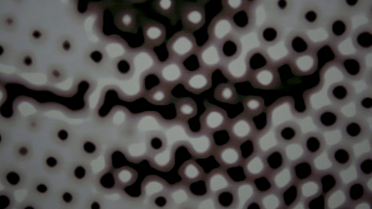 하락 쐐기형과 상승 쐐기형 패턴을 비교하는 차트